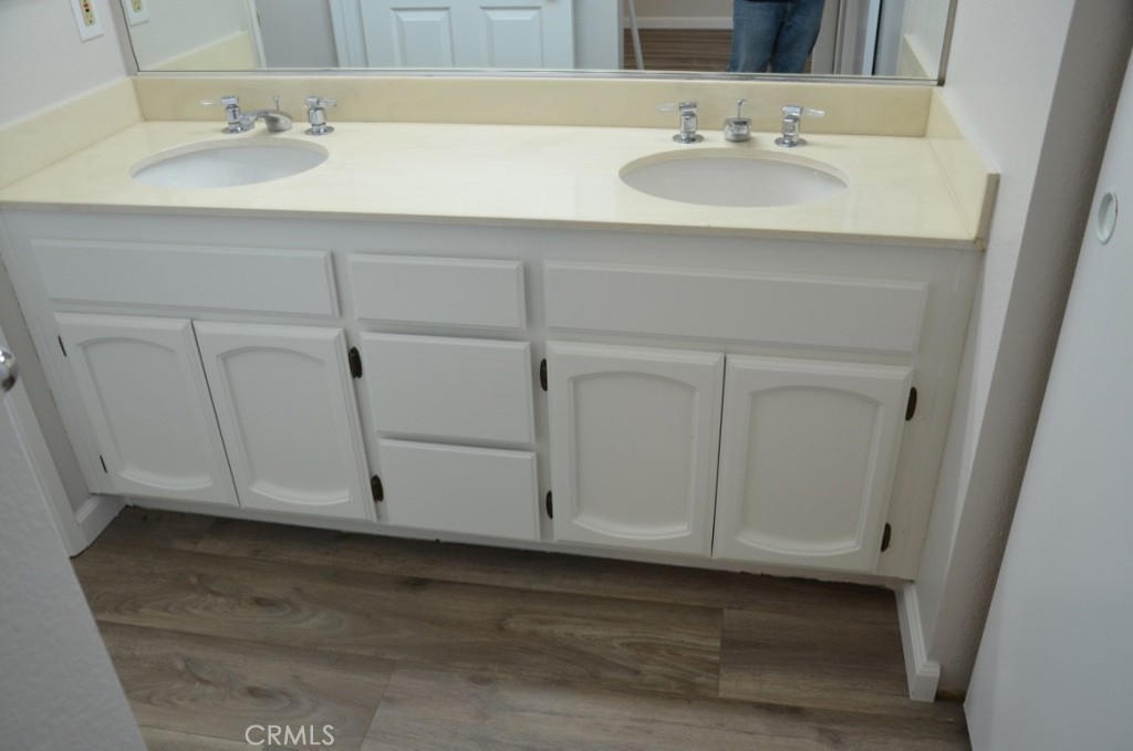 29620 Nightcrest Circle Temecula, CA 92591 - Photo 26 of 31 a bathroom with a sink and a mirror