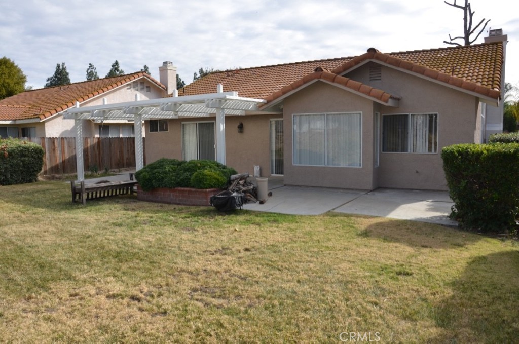 29620 Nightcrest Circle Temecula, CA 92591 - Photo 31 of 31 a front view of a house with garden