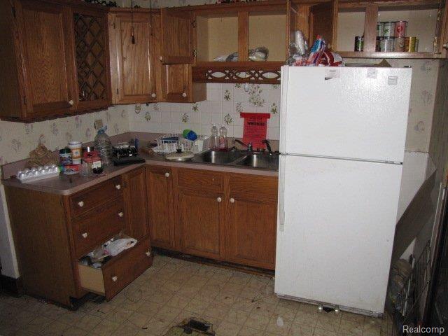51 Maple Street River Rouge, MI 48218 - Photo 3 of 6 KITCHEN
