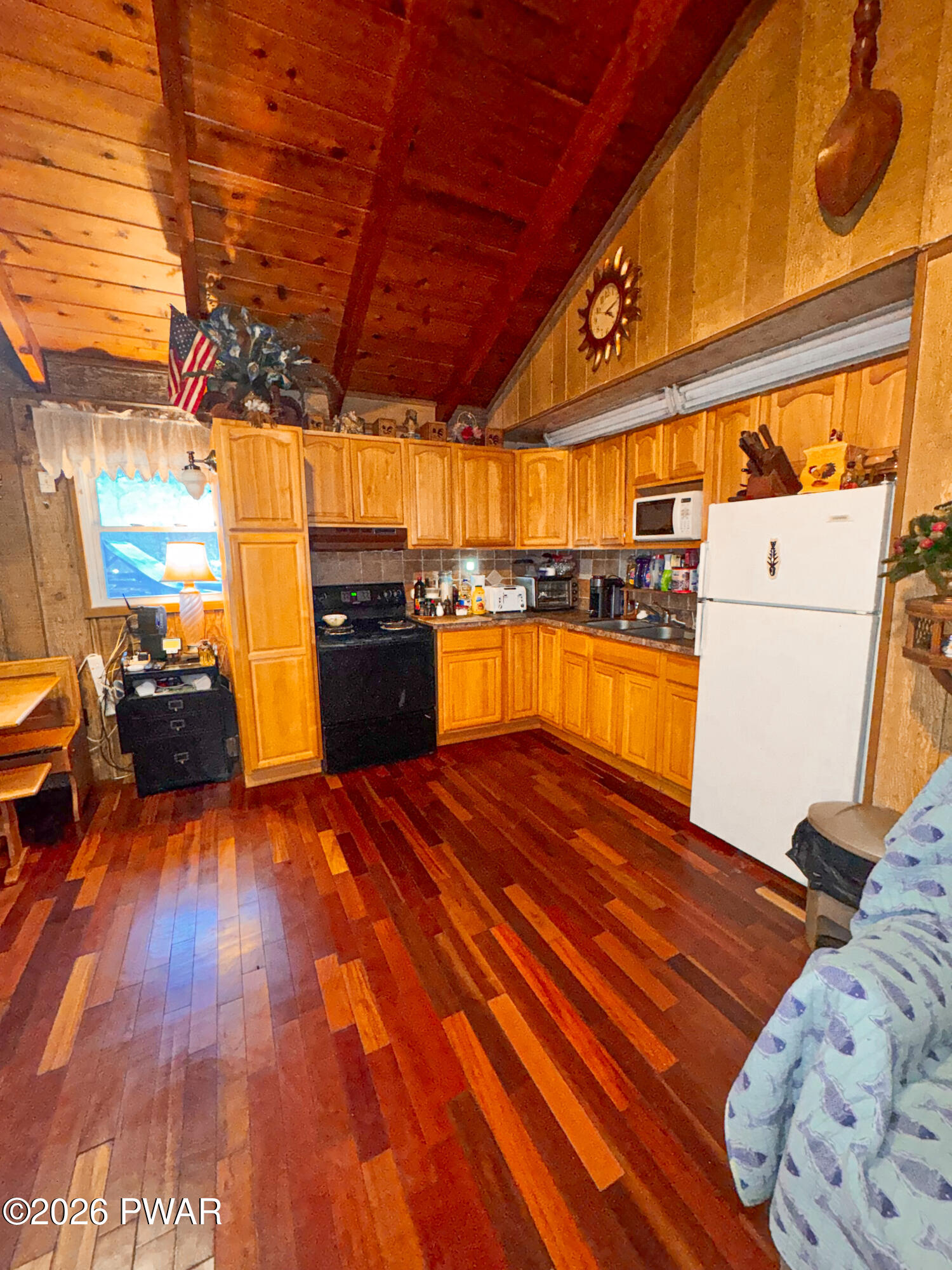 2121 Oaktree Lane Bushkill, PA 18324 - Photo 5 of 27