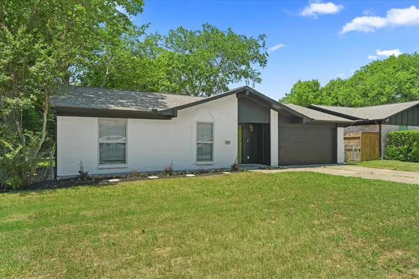 $240,000 | 1222 Saturn Drive, Cedar Hill, TX 75104