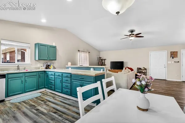 $285,000 | 725 South Norwood Avenue, Pueblo, CO 81001