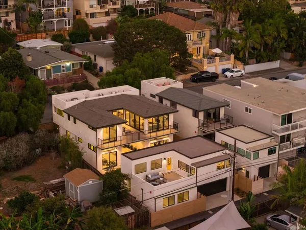 $4,550,000 | 2052 Montgomery Avenue, Cardiff-by-the-Sea, CA 92007