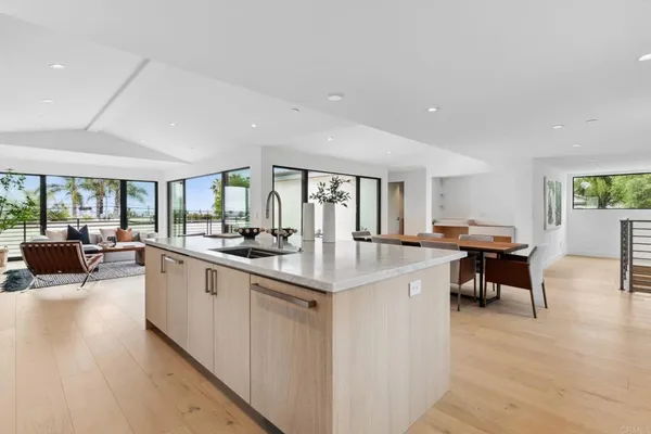 $4,550,000 | 2052 Montgomery Avenue, Cardiff-by-the-Sea, CA 92007