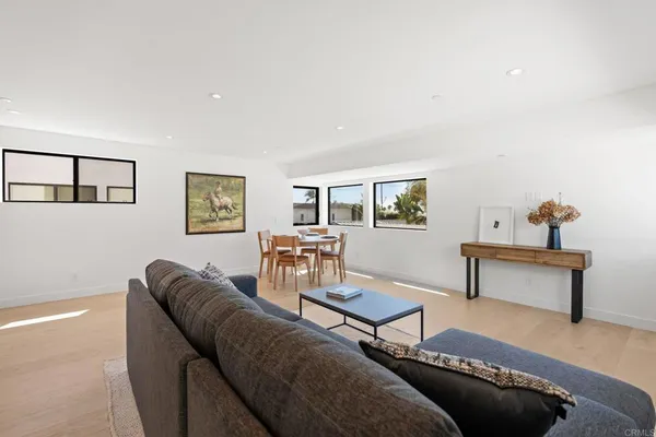 $4,550,000 | 2052 Montgomery Avenue, Cardiff-by-the-Sea, CA 92007