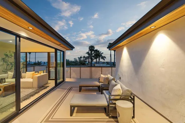 $4,550,000 | 2052 Montgomery Avenue, Cardiff-by-the-Sea, CA 92007