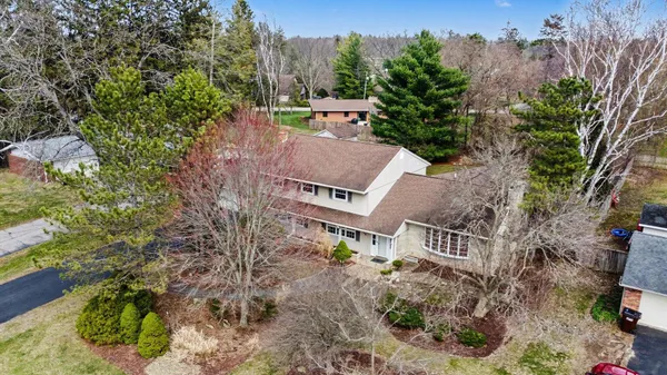 $379,900 | 5029 Harriett Drive, Jackson, MI 49203