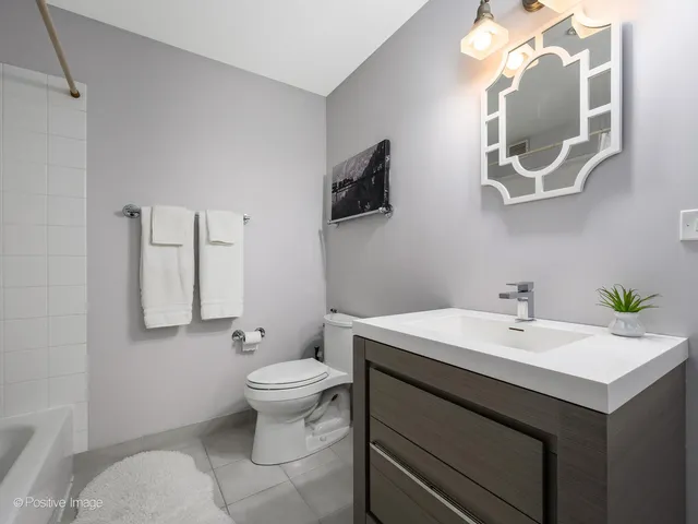 $485,000 | 21 West Chestnut Street, Unit 1202, Chicago, IL 60654