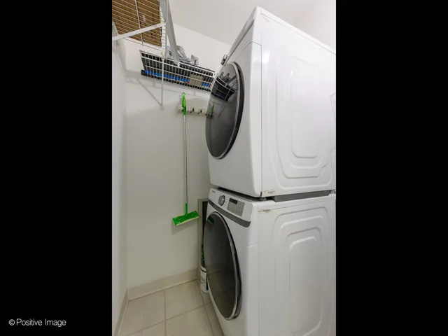 $485,000 | 21 West Chestnut Street, Unit 1202, Chicago, IL 60654