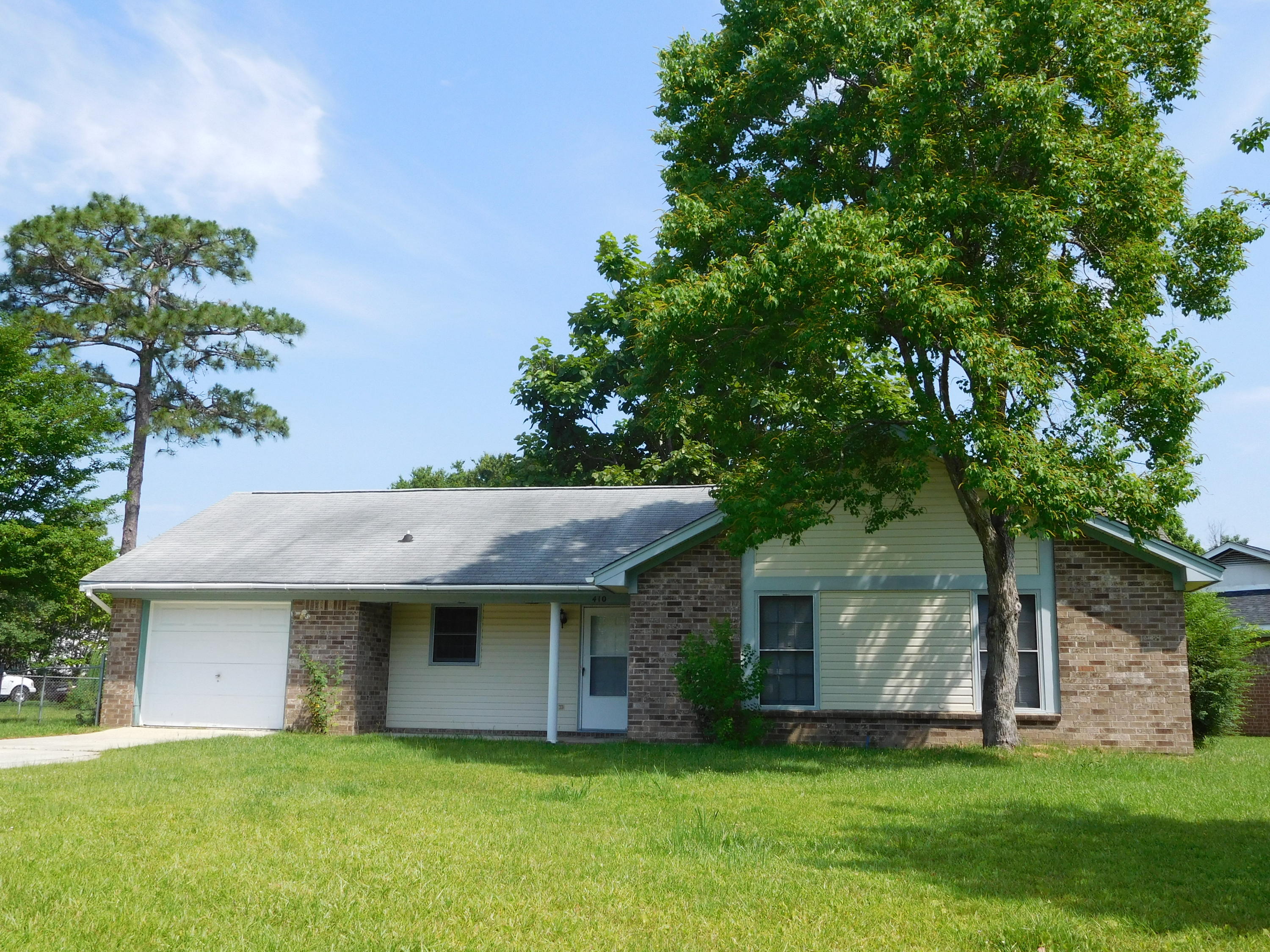410 Longleaf Road Summerville, SC 29486 - Photo 1 of 24 Front View