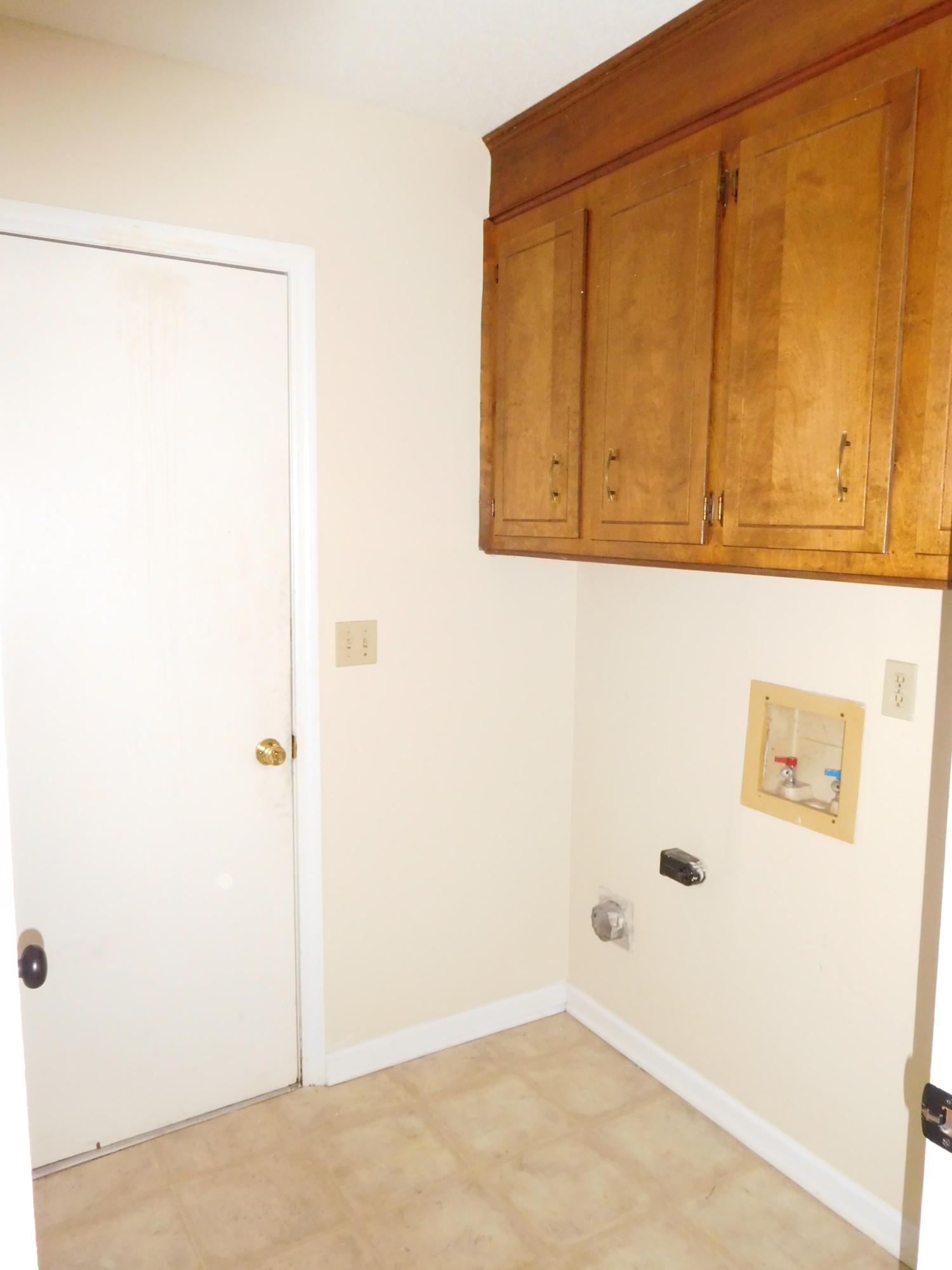 410 Longleaf Road Summerville, SC 29486 - Photo 17 of 24 Laundry Room