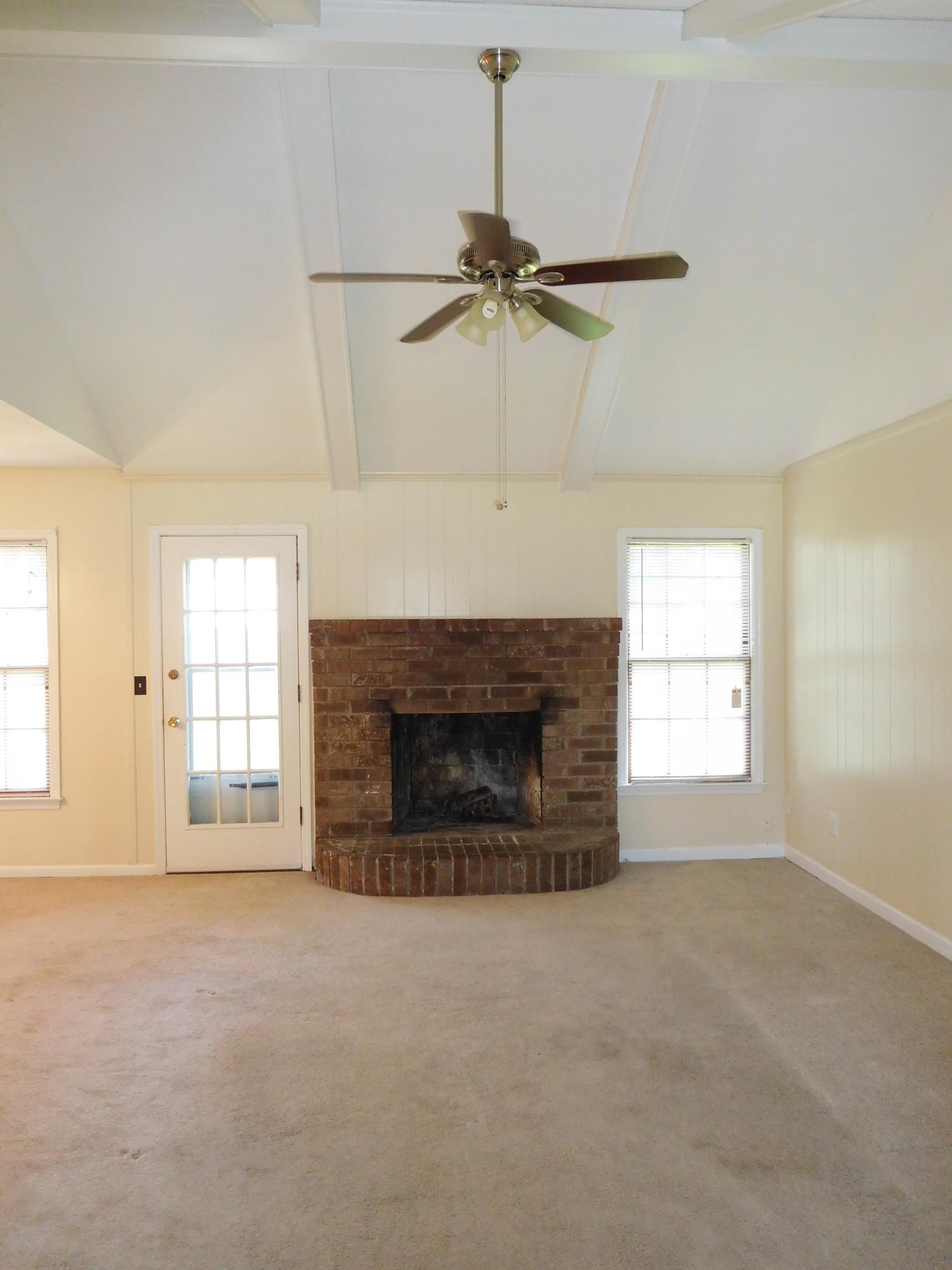 410 Longleaf Road Summerville, SC 29486 - Photo 3 of 24 Great Room