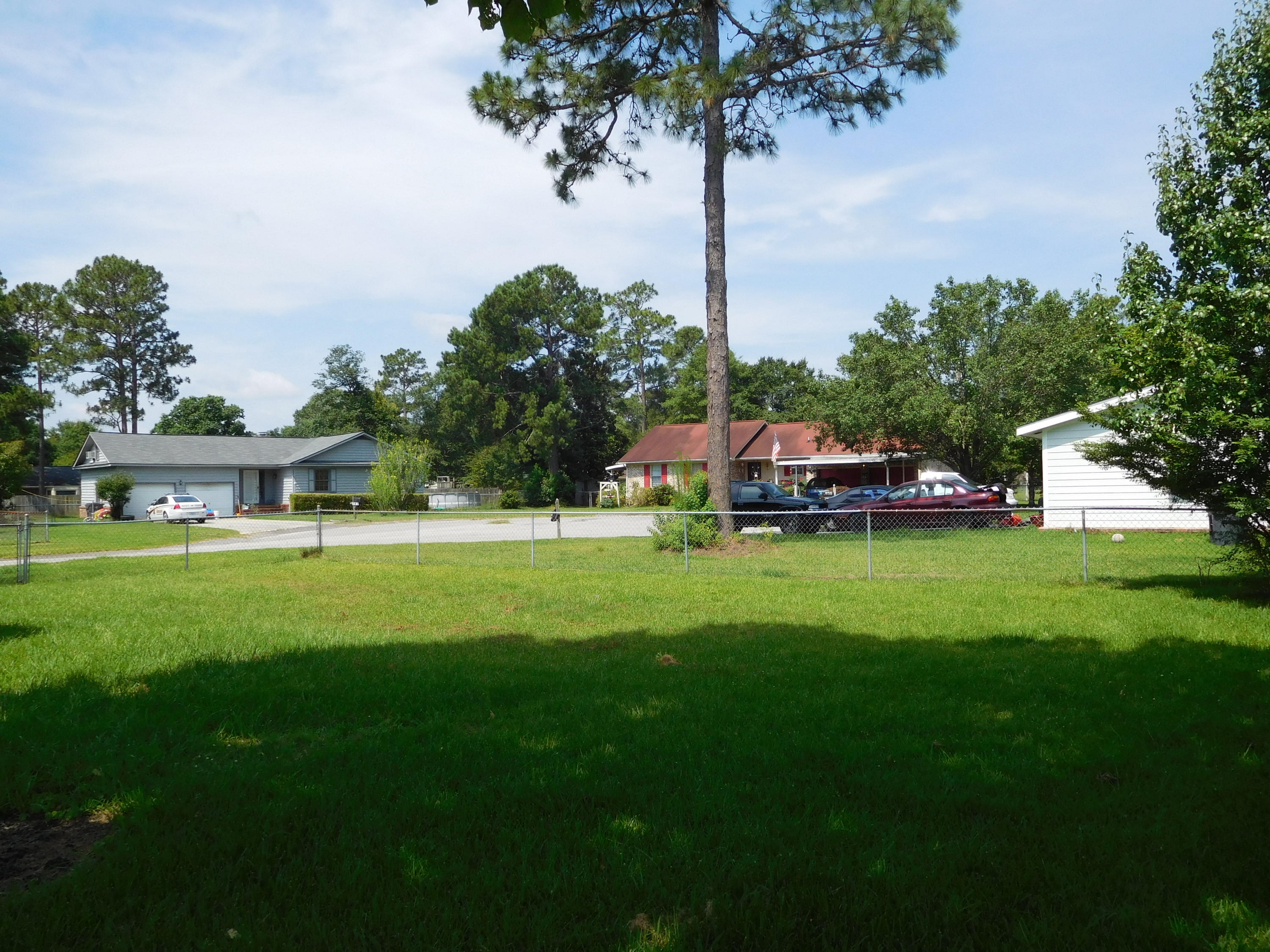 410 Longleaf Road Summerville, SC 29486 - Photo 22 of 24 Large Side Yard