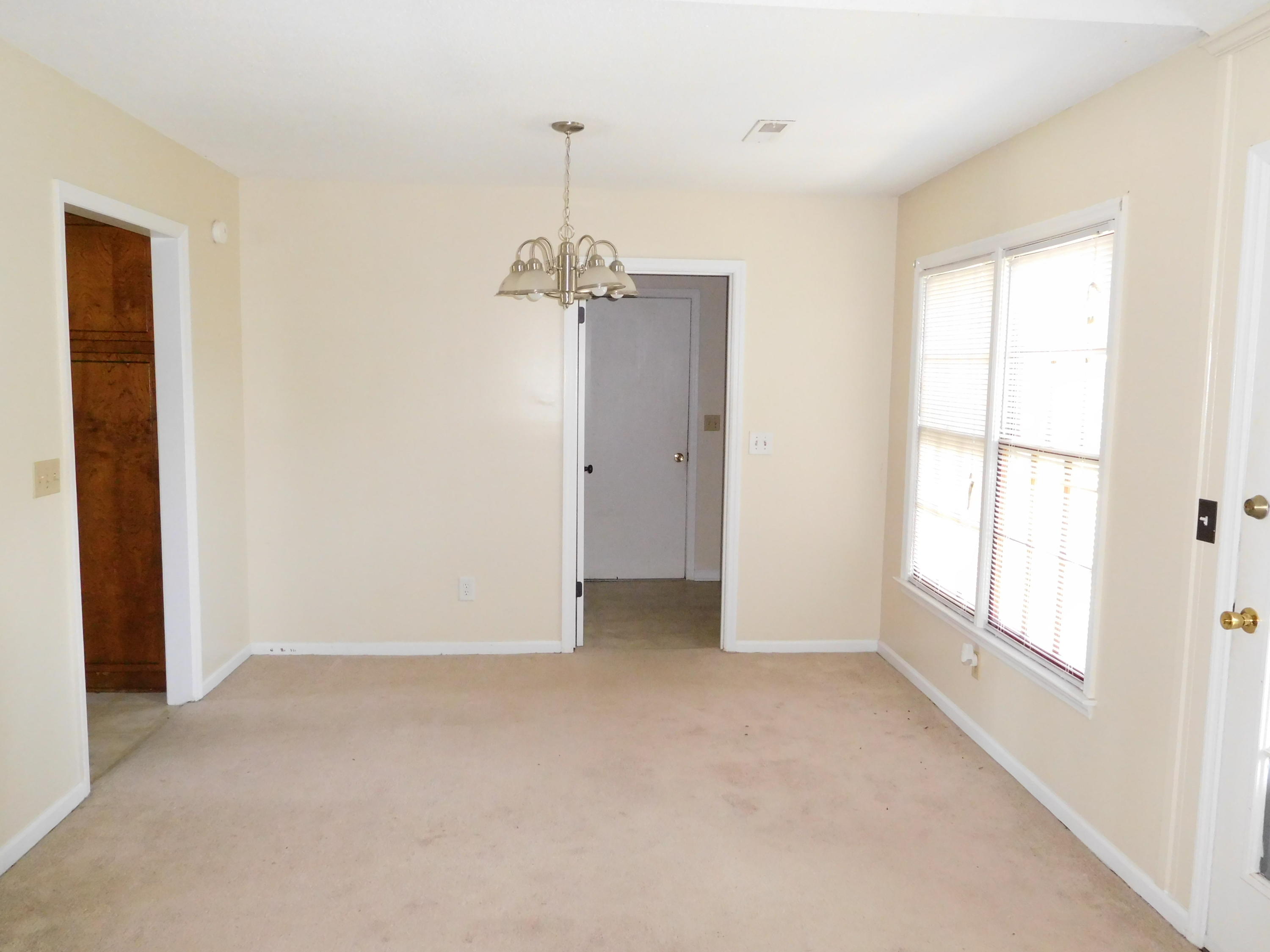 410 Longleaf Road Summerville, SC 29486 - Photo 4 of 24 Dining Area