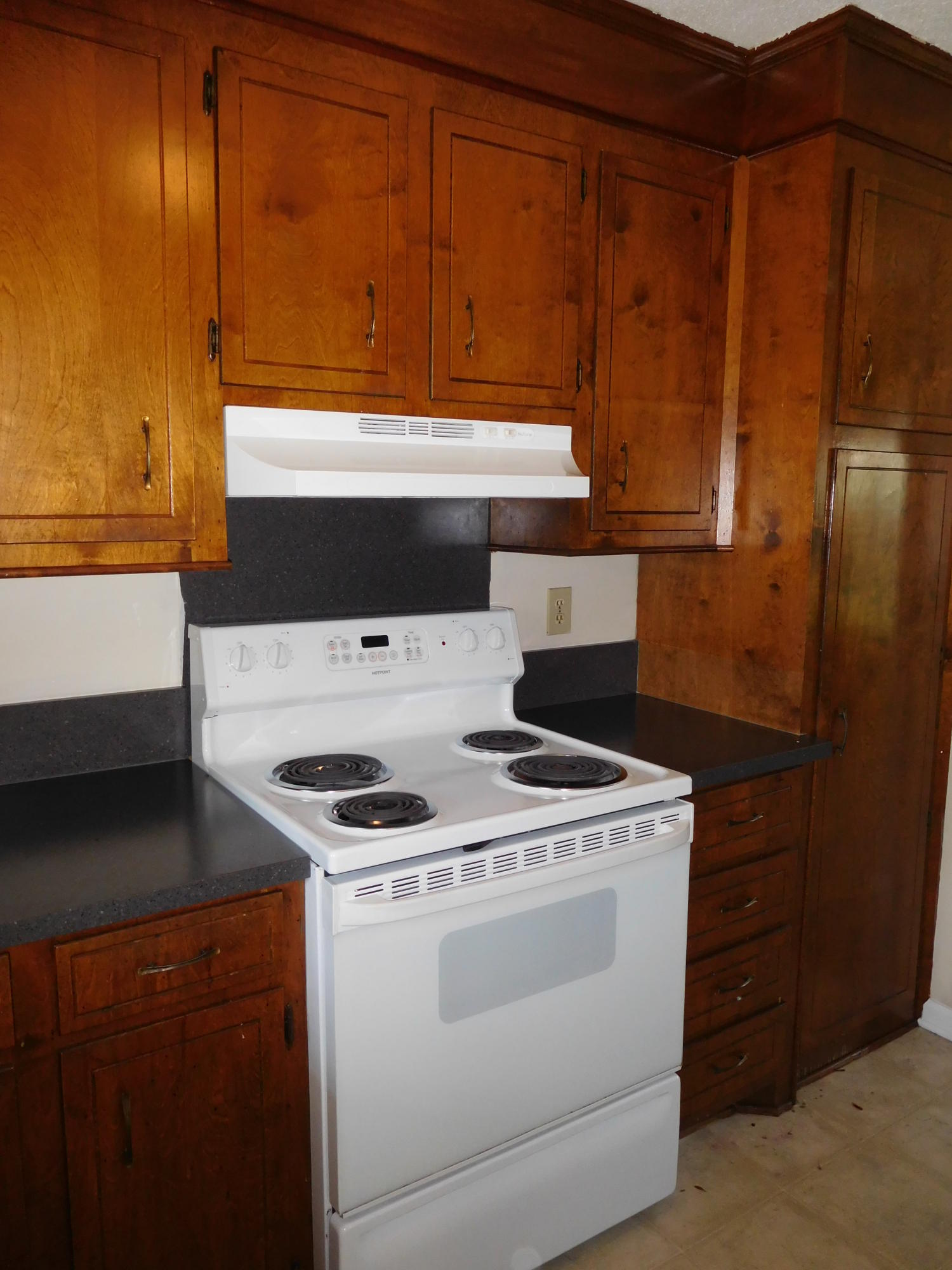 410 Longleaf Road Summerville, SC 29486 - Photo 7 of 24 Tall Pantry Cabinets