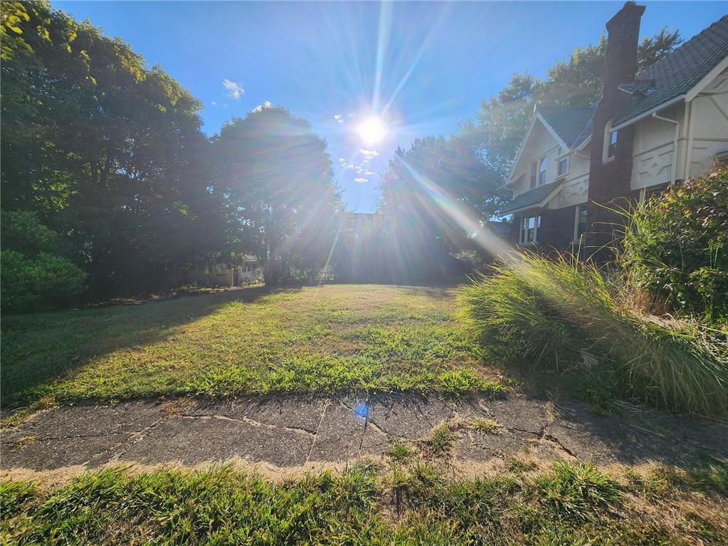 a view of an outdoor space