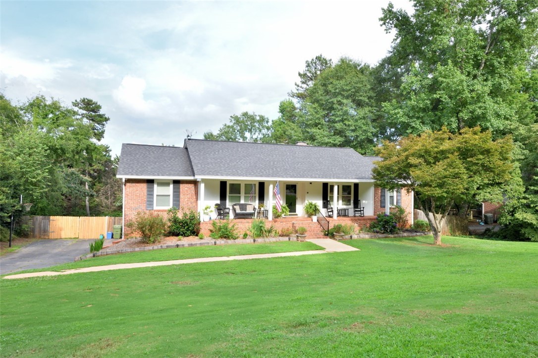 211 Kings Way Clemson, SC 29631 - Photo 1 of 32 Beautiful Front Yard