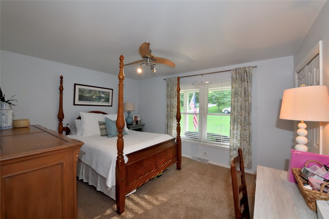 211 Kings Way Clemson, SC 29631 - Photo 22 of 32 Guest Bedroom