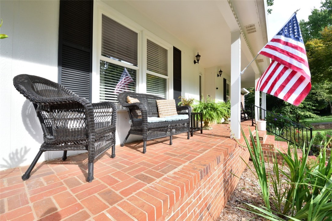 211 Kings Way Clemson, SC 29631 - Photo 5 of 32 Gallery Image 5