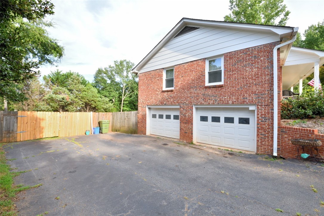 211 Kings Way Clemson, SC 29631 - Photo 8 of 32 Gallery Image 8