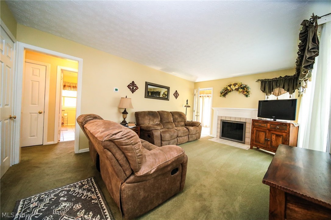 9400 Oakdale Road Parma, OH 44129 - Photo 7 of 35