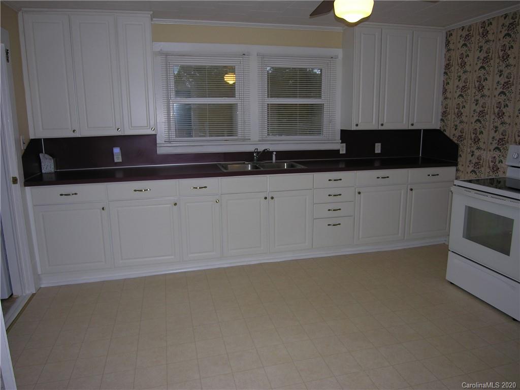 476 Jackson Park Road Kannapolis, NC 28083 - Photo 4 of 13 Gallery Image 4