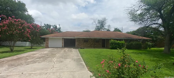 $239,900 | 807 Elizabeth, Seguin, TX 78155