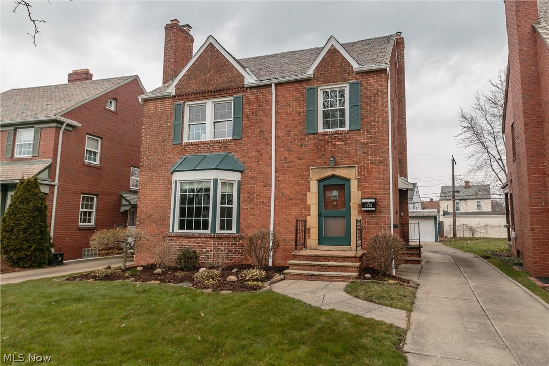 3825 Faversham Road Cleveland, OH 44118 - Photo 1 of 13 Gallery Image 1