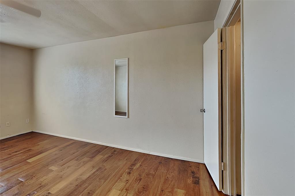 7313 Pineberry Road Dallas, TX 75249 - Photo 13 of 18