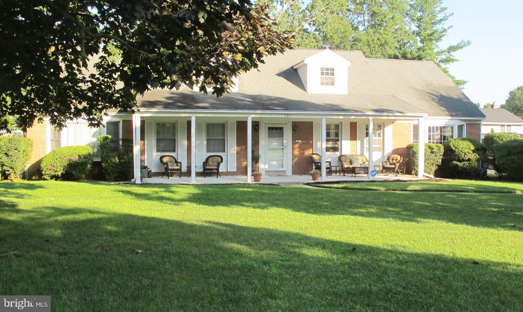121 Devon Road Cinnaminson, NJ 08077 - Photo 2 of 39 Covered Front Porch Relax!