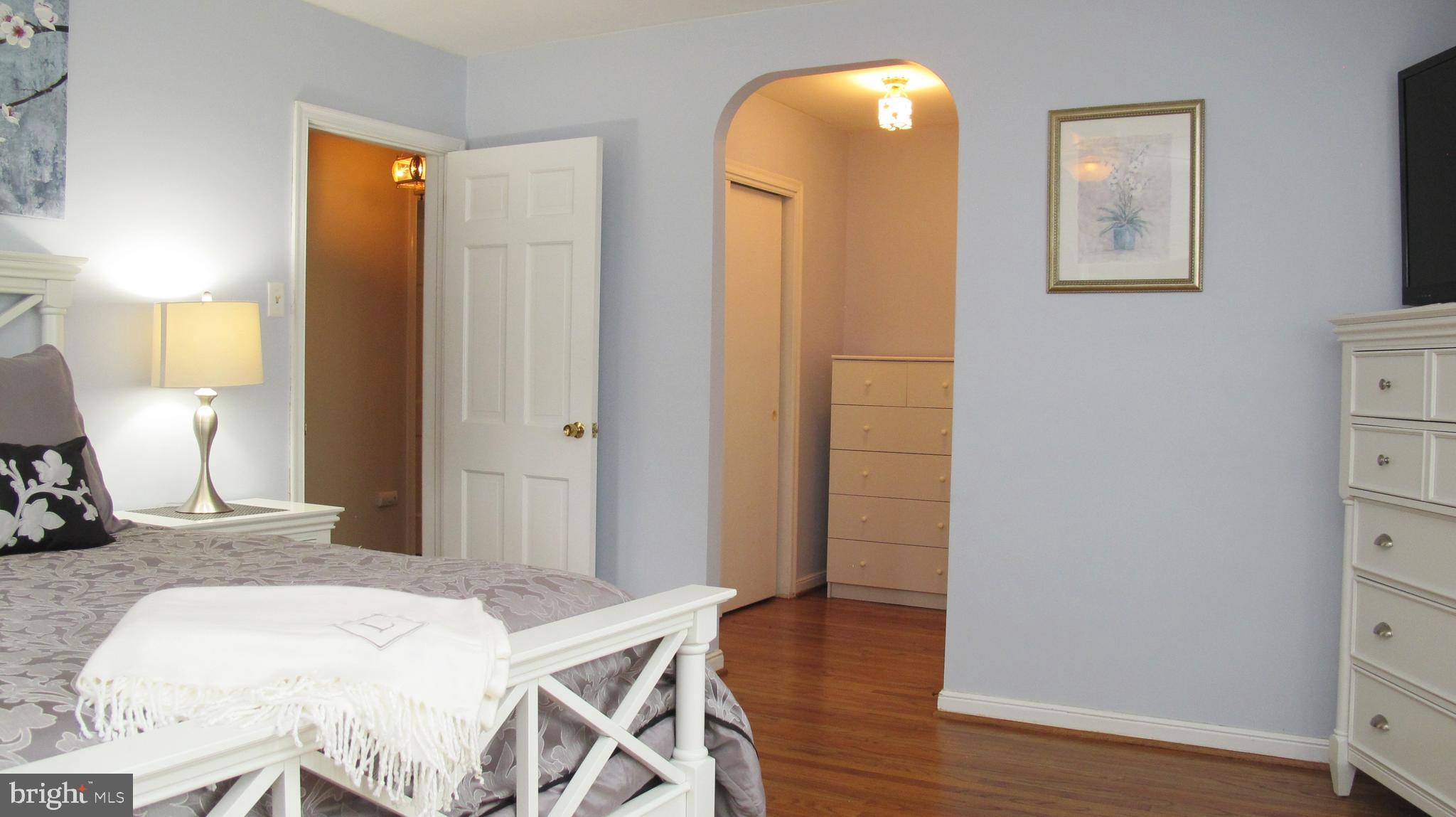 121 Devon Road Cinnaminson, NJ 08077 - Photo 24 of 39 Master Bedroom Dressing Nook