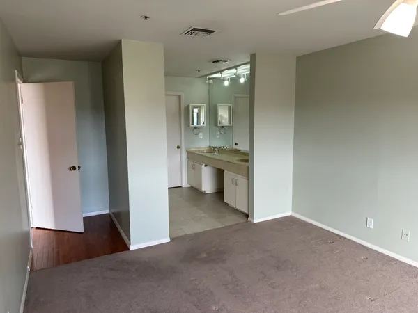 $2,695 | 40 North Interstate 35 Street South, Unit 8C4, Austin, TX 78701