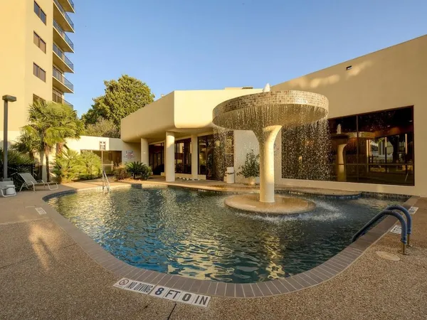 $2,695 | 40 North Interstate 35 Street South, Unit 8C4, Austin, TX 78701
