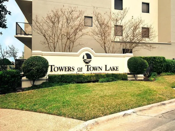 $2,695 | 40 North Interstate 35 Street South, Unit 8C4, Austin, TX 78701