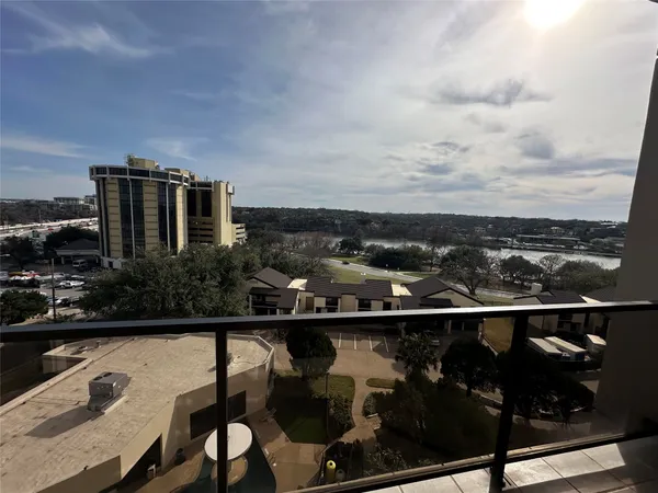 $2,695 | 40 North Interstate 35 Street South, Unit 8C4, Austin, TX 78701