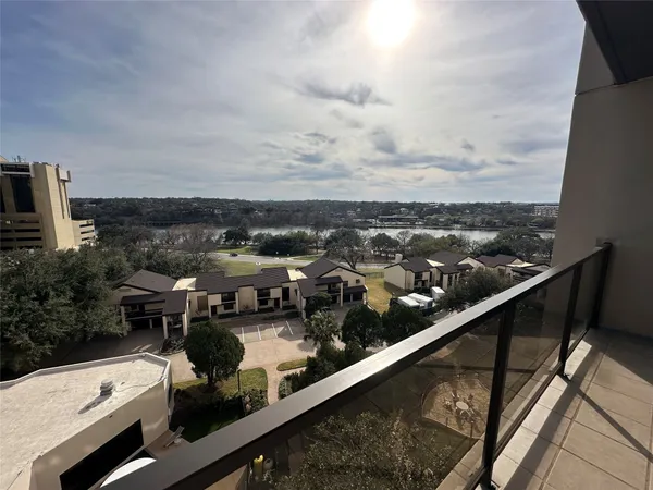 $2,695 | 40 North Interstate 35 Street South, Unit 8C4, Austin, TX 78701