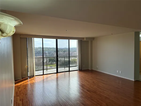 $2,695 | 40 North Interstate 35 Street South, Unit 8C4, Austin, TX 78701
