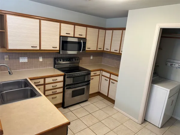 $2,695 | 40 North Interstate 35 Street South, Unit 8C4, Austin, TX 78701