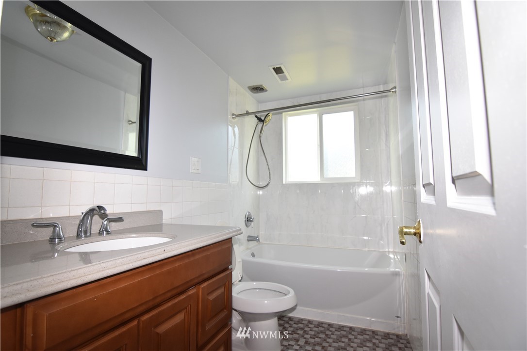 7003 176th Street Southwest Edmonds, WA 98026 - Photo 14 of 15 Gallery Image 14