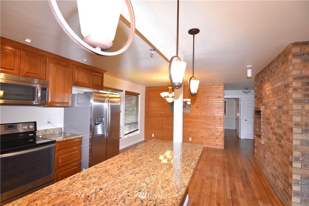 7003 176th Street Southwest Edmonds, WA 98026 - Photo 3 of 15 Gallery Image 3