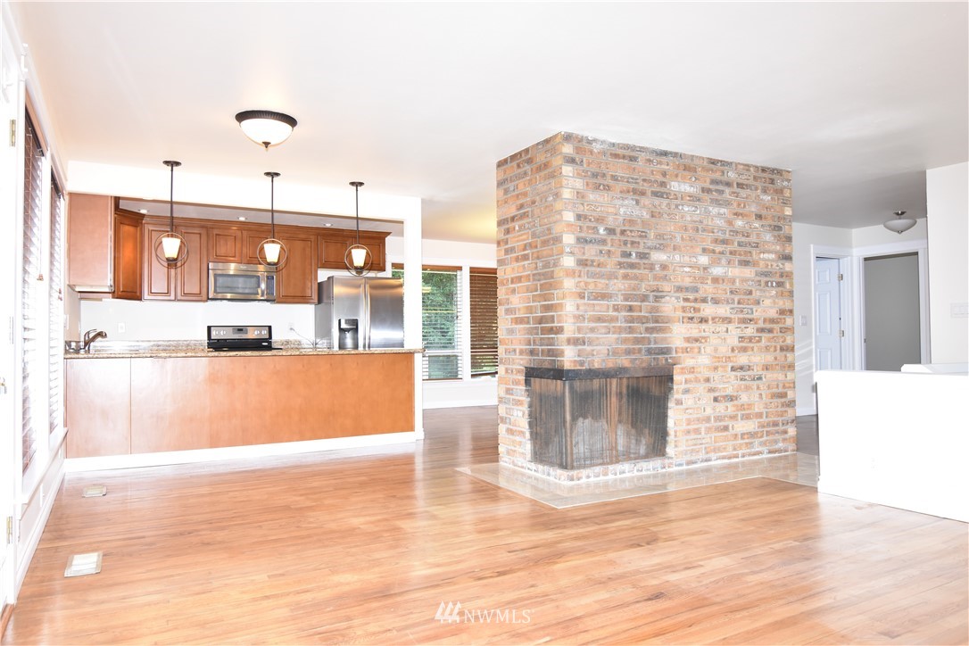 7003 176th Street Southwest Edmonds, WA 98026 - Photo 4 of 15 Gallery Image 4