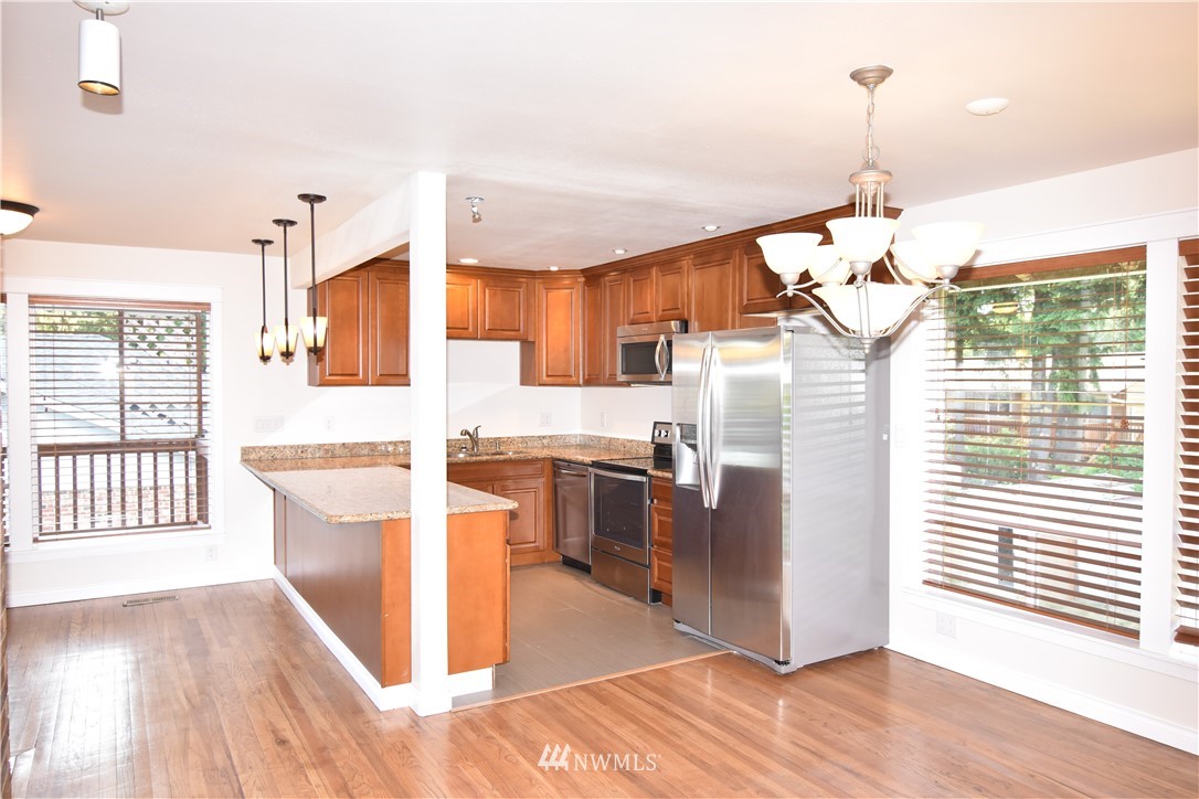 7003 176th Street Southwest Edmonds, WA 98026 - Photo 5 of 15 Gallery Image 5
