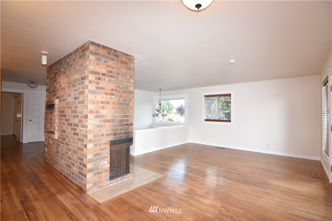 7003 176th Street Southwest Edmonds, WA 98026 - Photo 6 of 15 Gallery Image 6