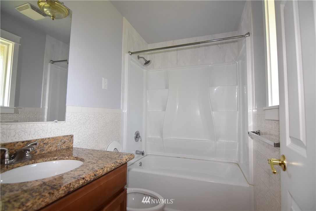 7003 176th Street Southwest Edmonds, WA 98026 - Photo 7 of 15 Gallery Image 7