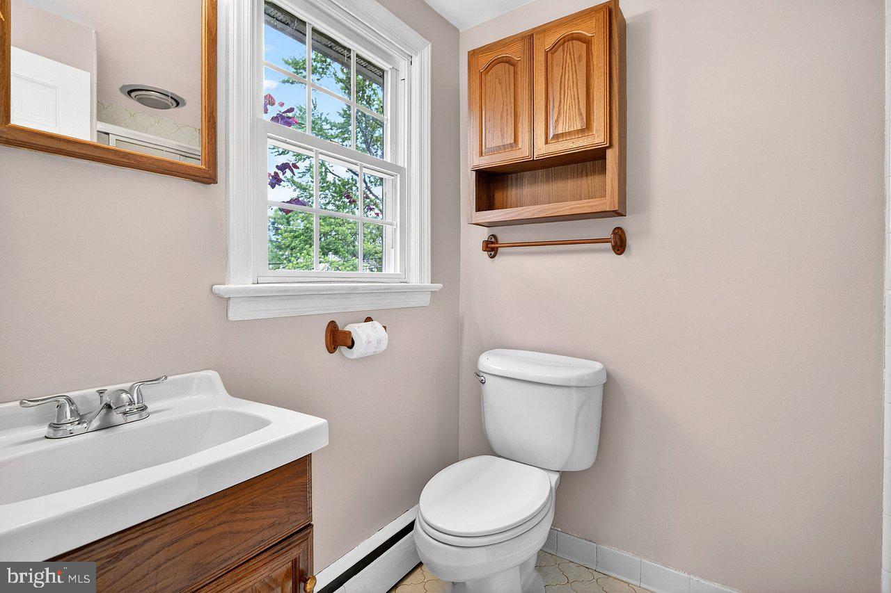 118 Bull Run Road Ewing, NJ 08638 - Photo 35 of 43 Bright and airy bathroom retreat.
