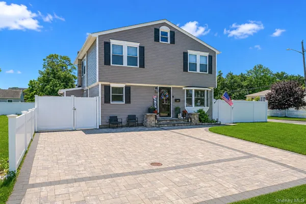 $715,000 | 135 Texas Street, Lindenhurst, NY 11757