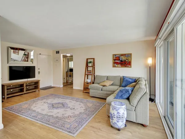 $700,000 | 1600 Ardmore Avenue, Unit 234, Hermosa Beach, CA 90254