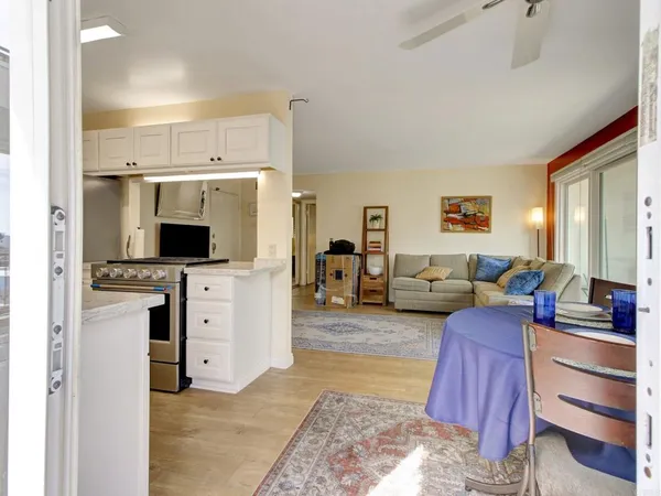 $700,000 | 1600 Ardmore Avenue, Unit 234, Hermosa Beach, CA 90254