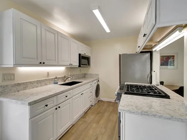 $700,000 | 1600 Ardmore Avenue, Unit 234, Hermosa Beach, CA 90254