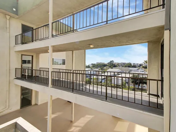 $700,000 | 1600 Ardmore Avenue, Unit 234, Hermosa Beach, CA 90254